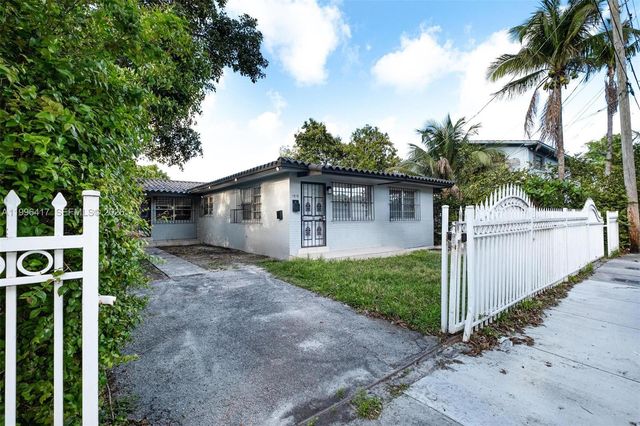 1519 NW 40th St, Miami, FL 33142