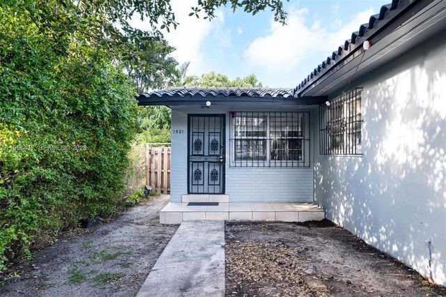 1519 NW 40th St, Miami, FL 33142