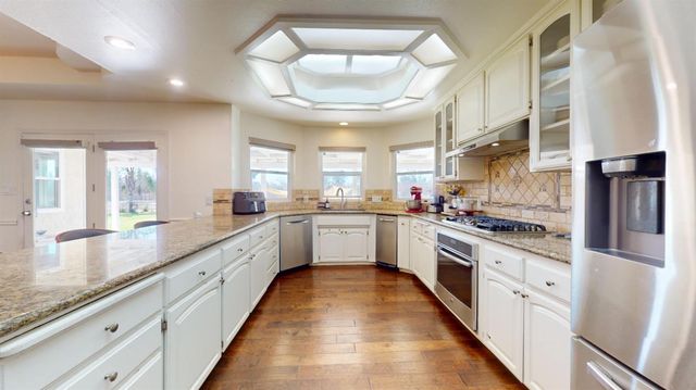 8099 E Nees Avenue, Clovis, CA 93619