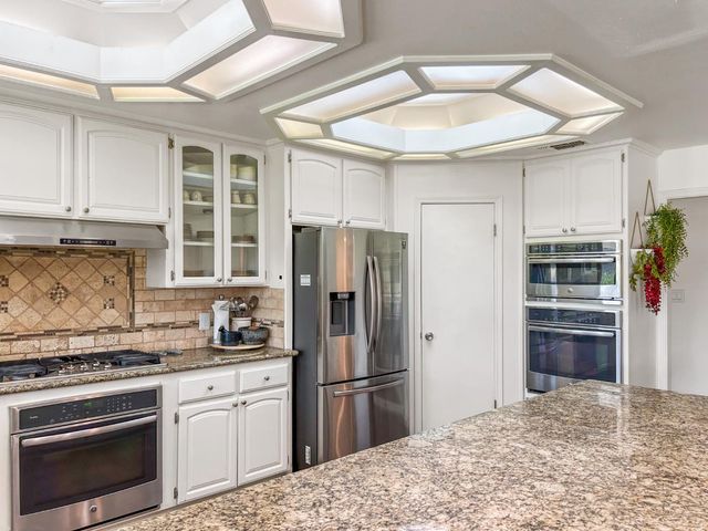 8099 E Nees Avenue, Clovis, CA 93619