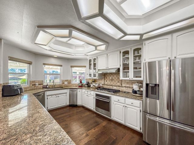 8099 E Nees Avenue, Clovis, CA 93619