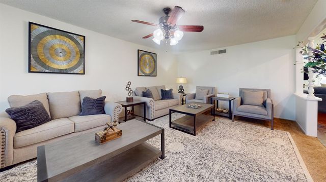 8099 E Nees Avenue, Clovis, CA 93619