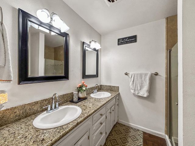 8099 E Nees Avenue, Clovis, CA 93619