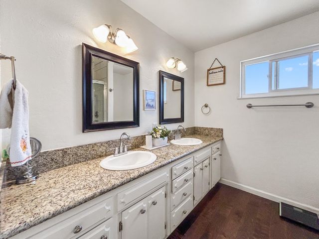 8099 E Nees Avenue, Clovis, CA 93619