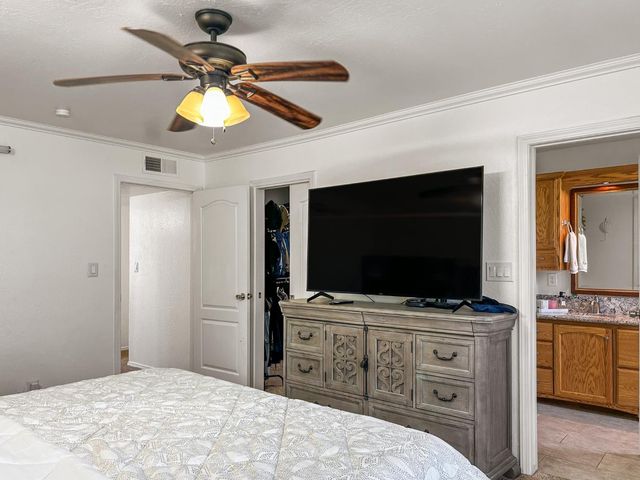 8099 E Nees Avenue, Clovis, CA 93619