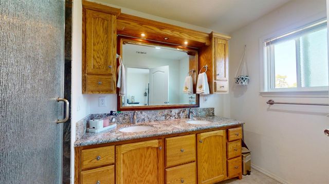 8099 E Nees Avenue, Clovis, CA 93619