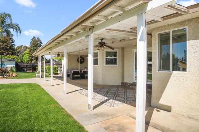 8099 E Nees Avenue, Clovis, CA 93619