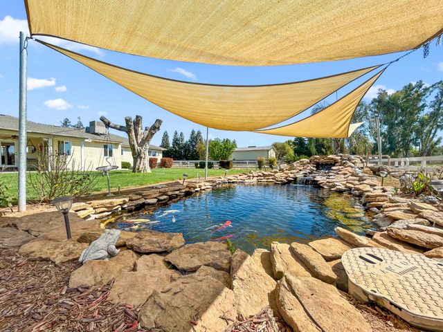 8099 E Nees Avenue, Clovis, CA 93619