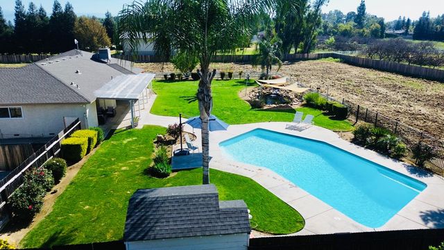 8099 E Nees Avenue, Clovis, CA 93619