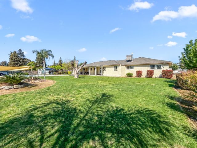 8099 E Nees Avenue, Clovis, CA 93619