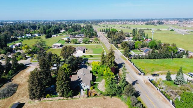 8099 E Nees Avenue, Clovis, CA 93619
