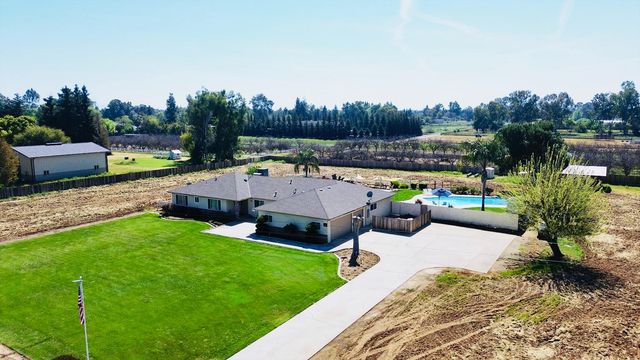 8099 E Nees Avenue, Clovis, CA 93619
