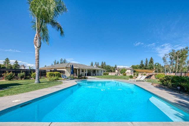 8099 E Nees Avenue, Clovis, CA 93619