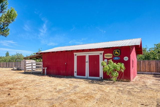 8099 E Nees Avenue, Clovis, CA 93619