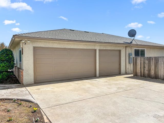 8099 E Nees Avenue, Clovis, CA 93619