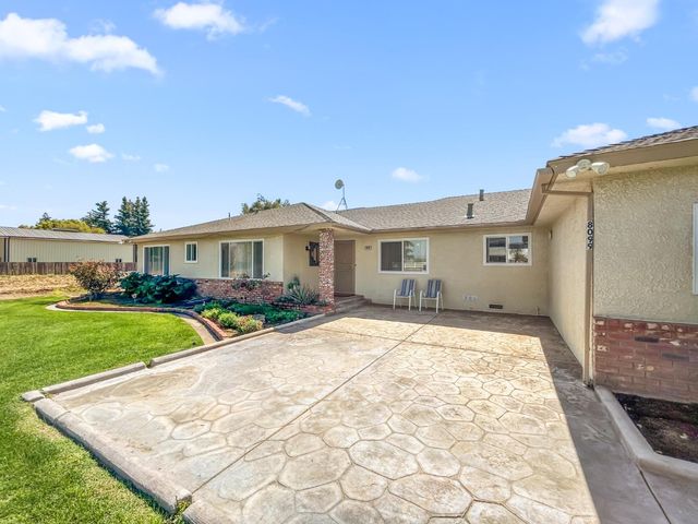 8099 E Nees Avenue, Clovis, CA 93619
