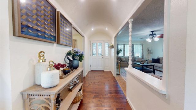 8099 E Nees Avenue, Clovis, CA 93619