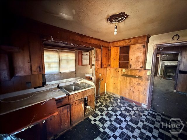 2156 New York Avenue, Savannah, GA 31404