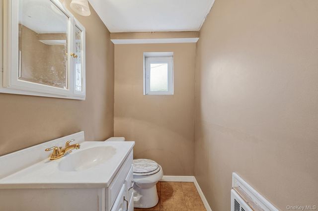 86 Silber Avenue, Bethpage, NY 11714