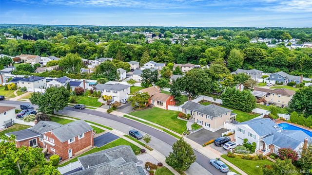 86 Silber Avenue, Bethpage, NY 11714