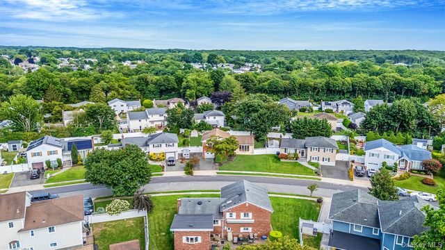 86 Silber Avenue, Bethpage, NY 11714