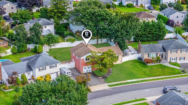 86 Silber Avenue, Bethpage, NY 11714