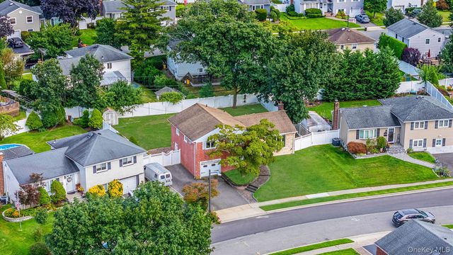 86 Silber Avenue, Bethpage, NY 11714