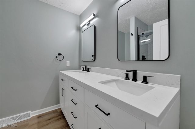 2309 Westport Drive, Akron, OH 44312