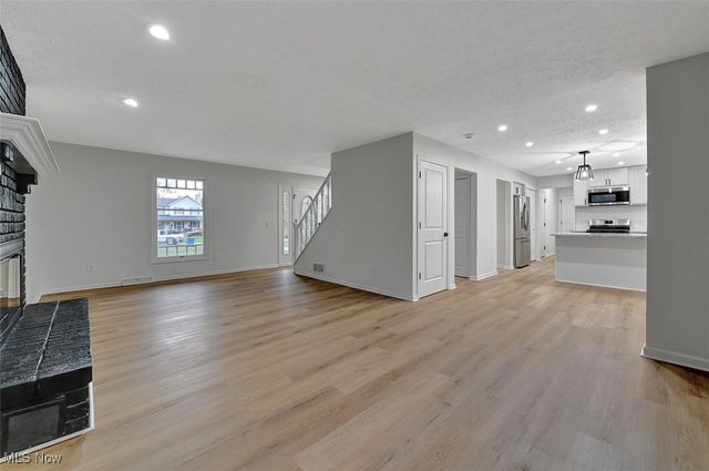 2309 Westport Drive, Akron, OH 44312