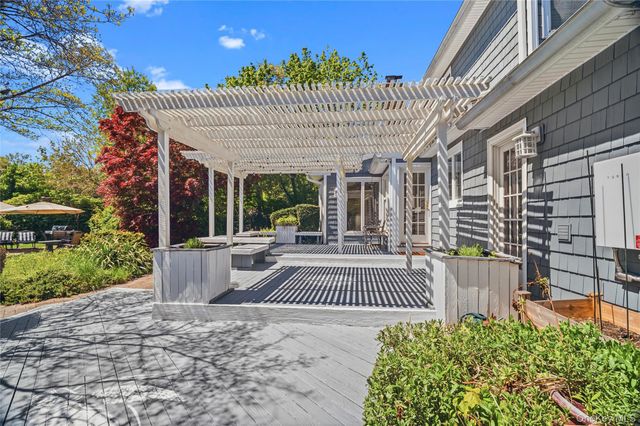 199 Split Rock Road, Syosset, NY 11791