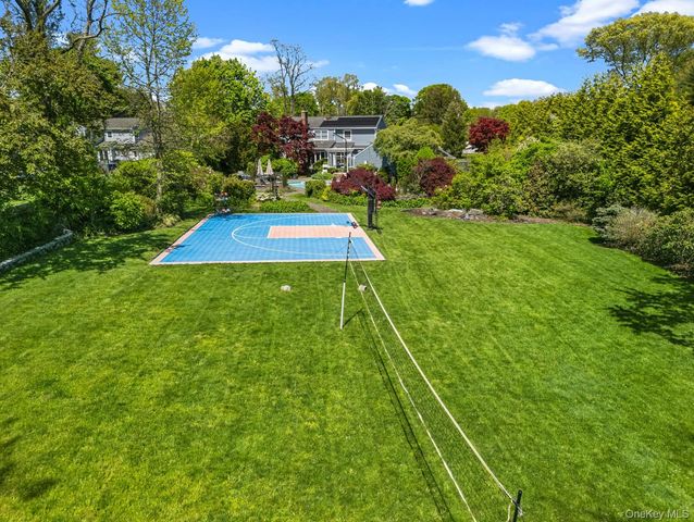 199 Split Rock Road, Syosset, NY 11791