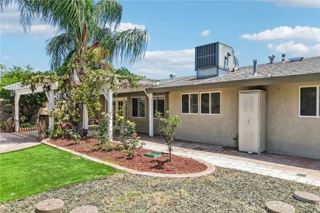 17316 Hawthorne Avenue, Fontana, CA 92335