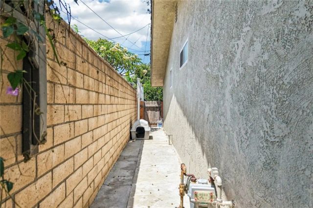17316 Hawthorne Avenue, Fontana, CA 92335