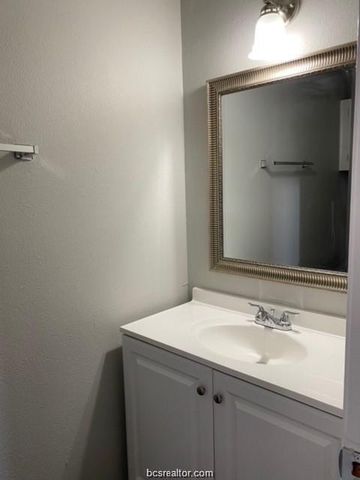 1401 Airline B Drive B, College Station, TX 77845