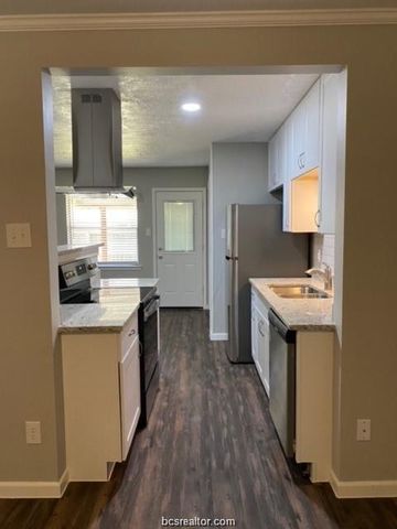 1401 Airline B Drive B, College Station, TX 77845