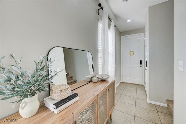 7497 Glimmering Sun Avenue, Las Vegas, NV 89178