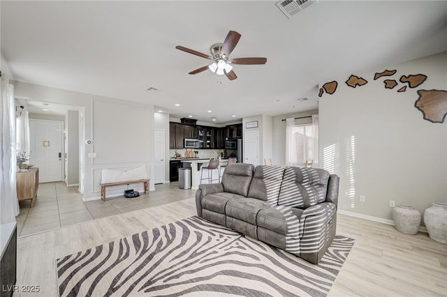 7497 Glimmering Sun Avenue, Las Vegas, NV 89178