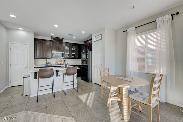 7497 Glimmering Sun Avenue, Las Vegas, NV 89178