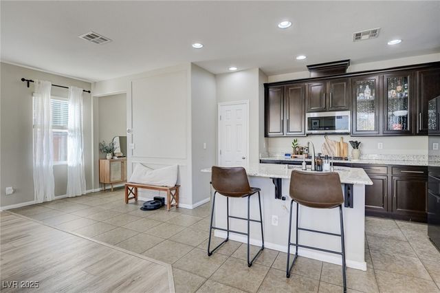 7497 Glimmering Sun Avenue, Las Vegas, NV 89178