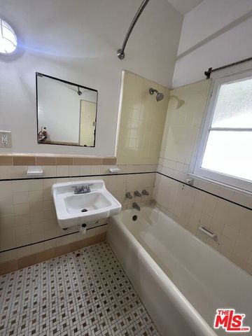 476 Landfair Avenue 105, Los Angeles, CA 90024