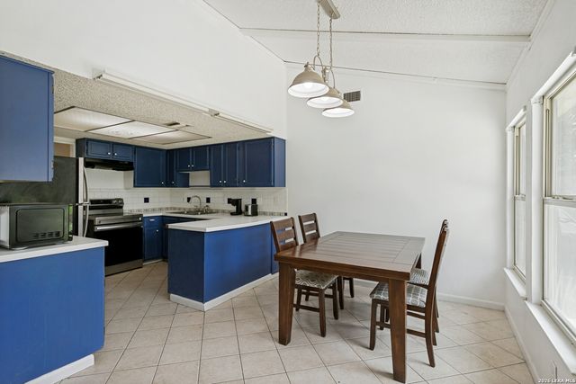 7947 Forest Flame, San Antonio, TX 78239