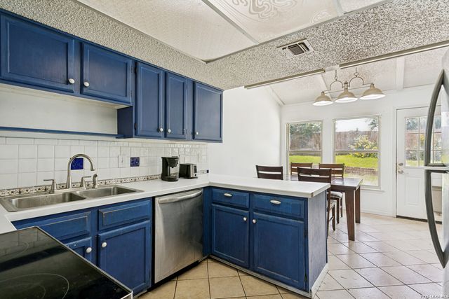7947 Forest Flame, San Antonio, TX 78239