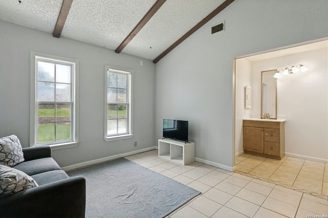 7947 Forest Flame, San Antonio, TX 78239