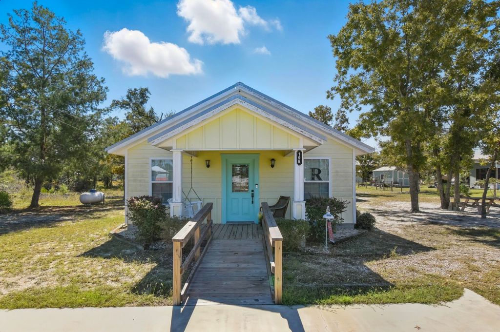 196 Leslie Lane, Perry, FL 32348