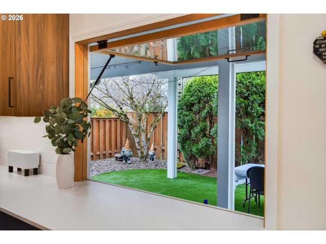 6033 Se BREWSTER Pl, Milwaukie, OR 97267