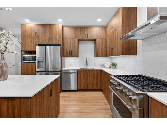 6033 Se BREWSTER Pl, Milwaukie, OR 97267