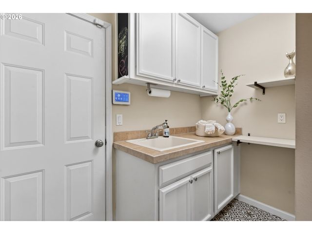 6033 Se BREWSTER Pl, Milwaukie, OR 97267