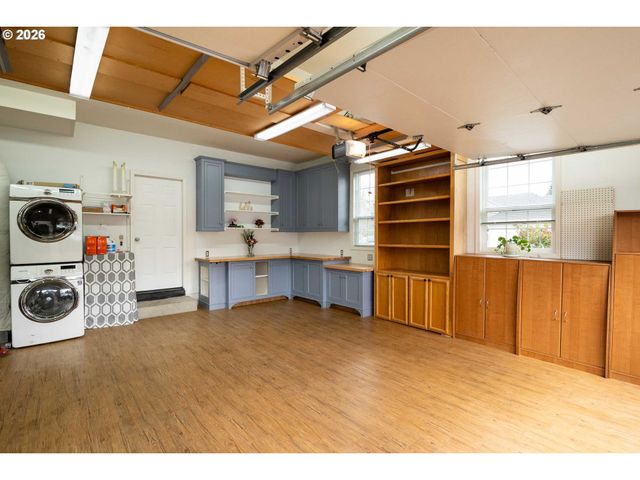 6033 Se BREWSTER Pl, Milwaukie, OR 97267