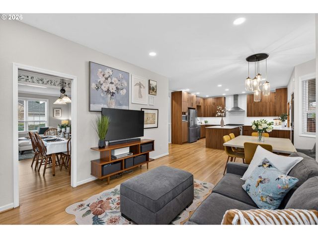 6033 Se BREWSTER Pl, Milwaukie, OR 97267