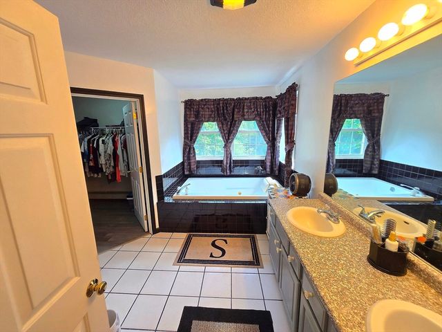 4 Jennifer, Pelham, NH 03076